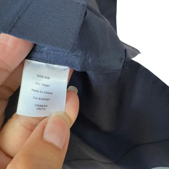 Talbots 100% Silk Blouse Button Up Top Size 8 Navy Blue Long Sleeve Holiday Work - Picture 5 of 9